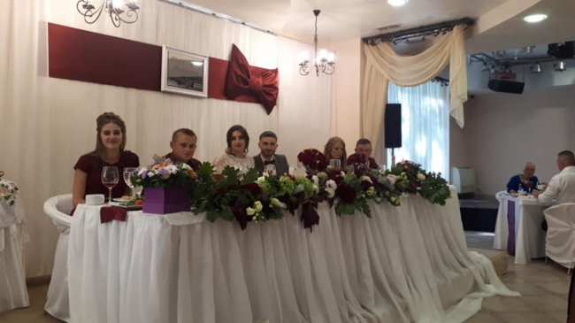 Луцькі муніципали зворушливо привітали колегу з одруженням