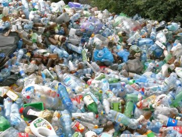 Потужність – до 200 тонн: як на Волині працює релоковане підприємство з переробки пляшок