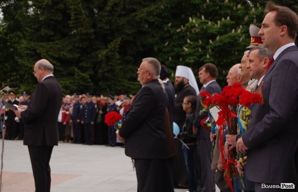 Парад Перемоги у Луцьку пройшов з комуністами і міліцією