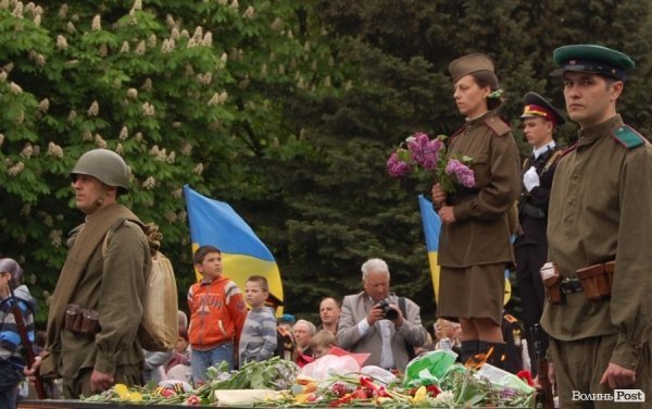 Парад Перемоги у Луцьку пройшов з комуністами і міліцією