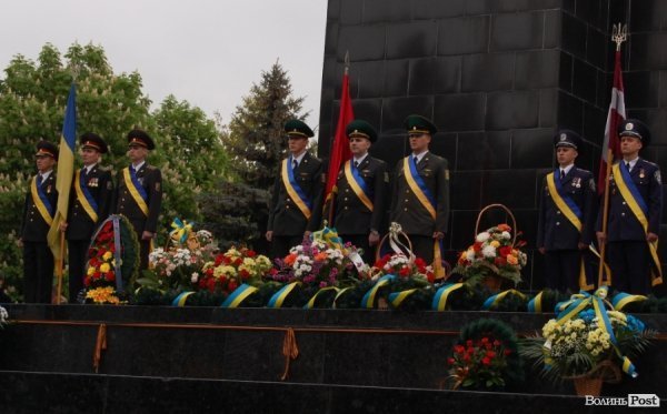 Парад Перемоги у Луцьку пройшов з комуністами і міліцією