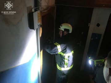 На Волині медики не могли зайти в квартиру, у якій перебувала хвора жінка