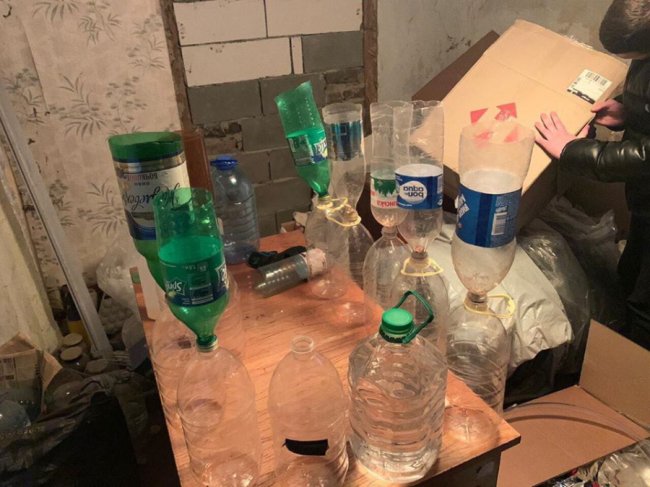У Луцьку викрили підпільний цех, де «виготовляли» елітні напої відомих брендів алкоголю. ФОТО