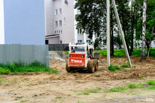 У Луцьку продовжують зводити яскраві оселі у ЖК «Caramel Residence». ФОТО*