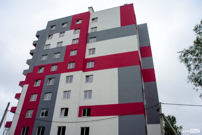 У Луцьку продовжують зводити яскраві оселі у ЖК «Caramel Residence». ФОТО*