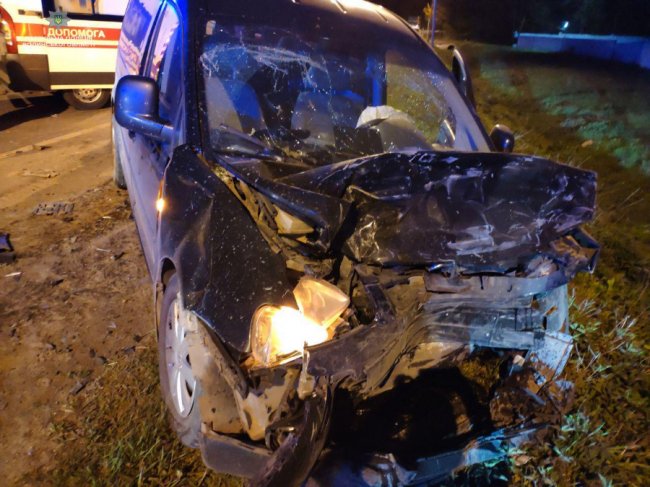 Вночі неподалік Луцька сталась аварія: троє людей – у лікарні. ФОТО