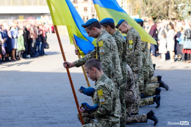 У центрі Луцька майже пів тисячі ліцеїстів склали присягу. ФОТО