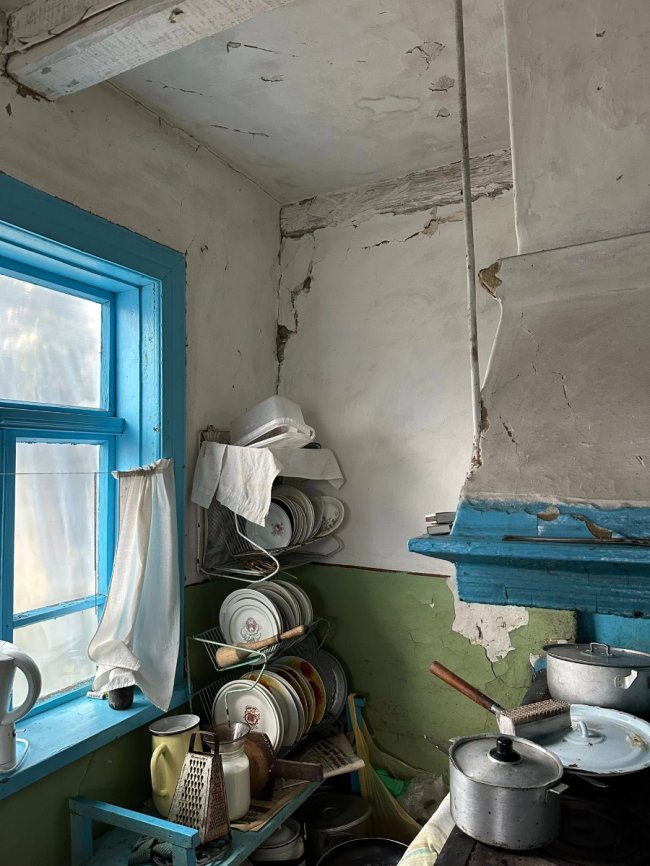 На будинок впав боєприпас з літака: на Волині постраждалій сім'ї збирають кошти