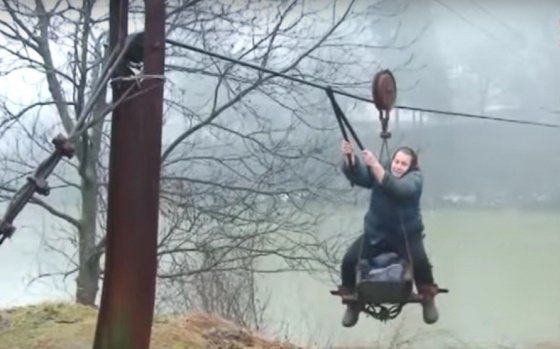 Півстоліття жителі закарпатського села літають над рікою. ФОТО