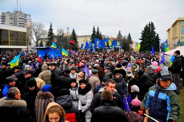 Віче на луцькому Майдані. ФОТО