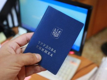 В Україні почав діяти закон про електронні трудові книжки: що зміниться