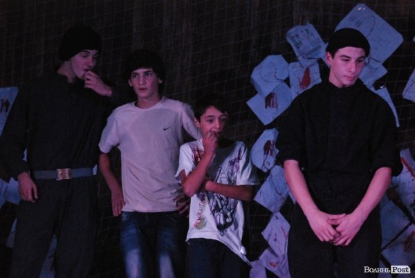 У Луцьку «Нова лінія» та спортзал стали театрами. ФОТО. ВІДЕО