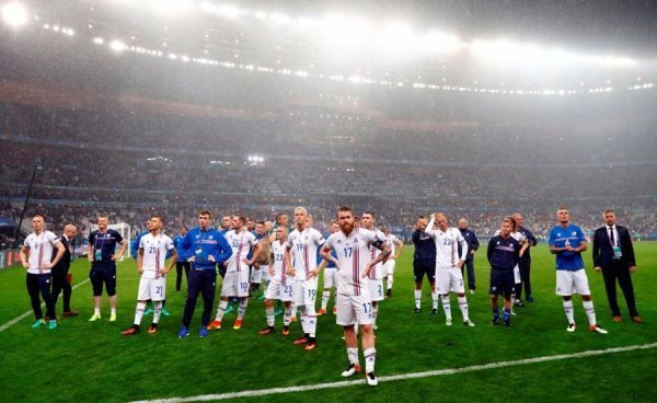Збірна Ісландії залишала турнір під оплески та підтримку власних уболівальників