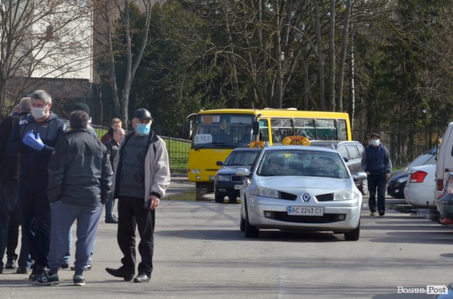У Луцьку влаштували масову дезінфекцію таксі. ФОТО