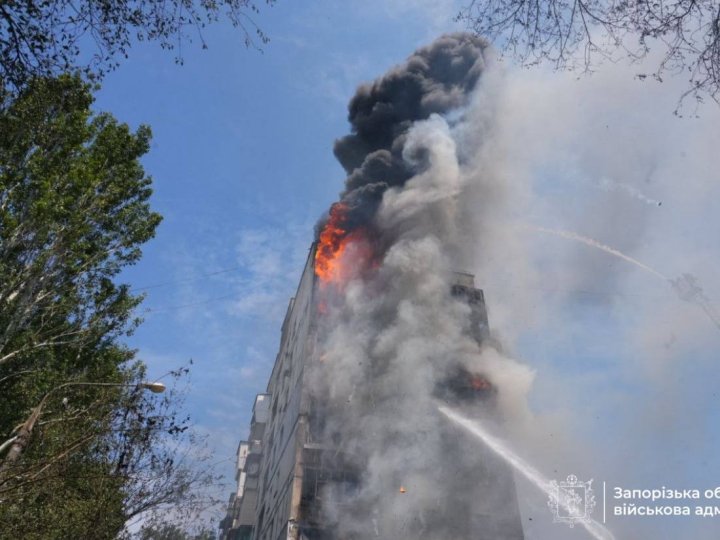 Росіяни вдарили керованими авіабомбами по багатоповерхівках Запоріжжя