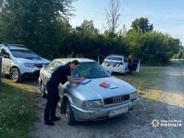 На Волині п'яний водій переїхав три велосипеди та втік з місця аварії. ФОТО