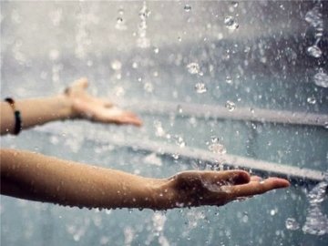 На Заході – короткочасні дощі, а на Сході  – спека: яка погода очікує українців 18 червня