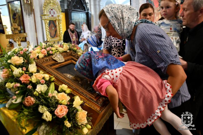 До Луцька привезли чудотворну мироточиву ікону. ФОТО