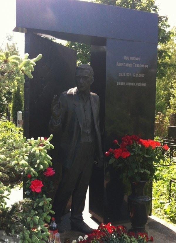 Найпомпезніші надгробки кримінальних авторитетів. ФОТО