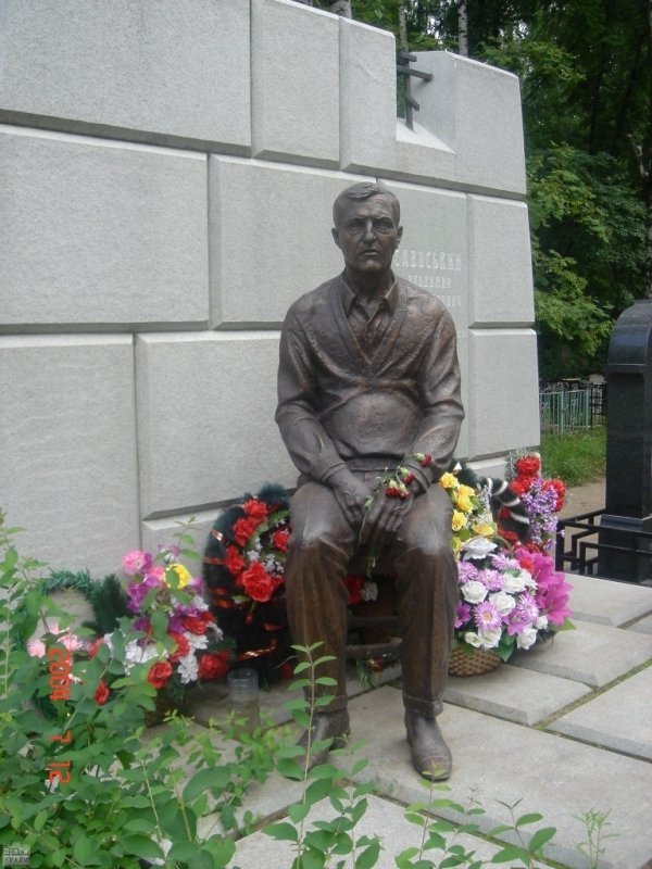 Найпомпезніші надгробки кримінальних авторитетів. ФОТО