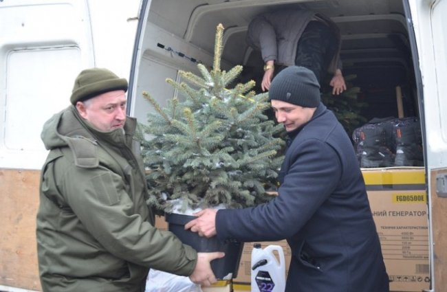 Волинські лісівники передали новорічні подарунки для бійців 14-ої бригади. ФОТО