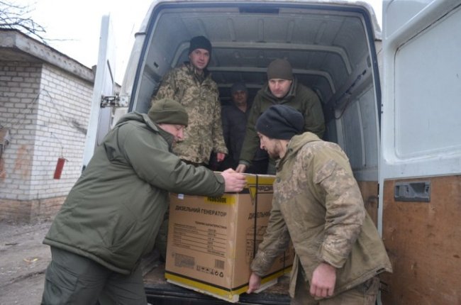 Волинські лісівники передали новорічні подарунки для бійців 14-ої бригади. ФОТО