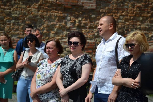 У Луцькому замку для новоспечених філологів та журналістів влаштували випускний