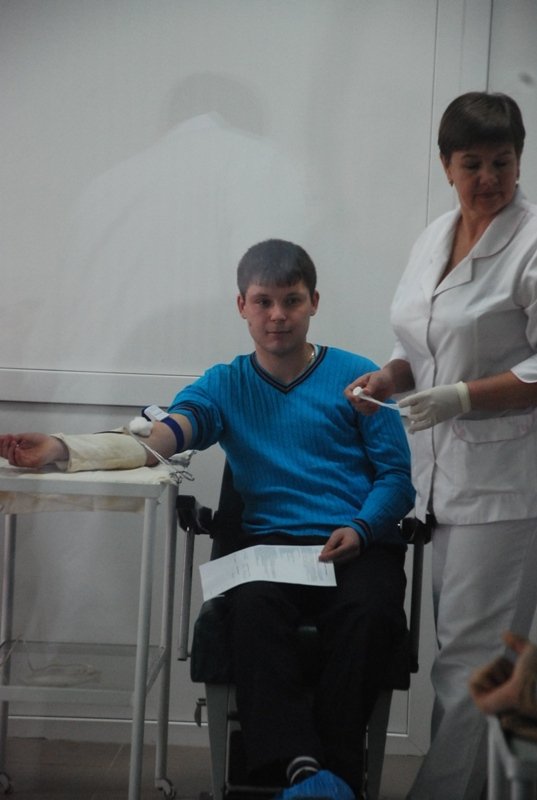 Луцькі семінаристи та священики здали кров майданівцям. ФОТО