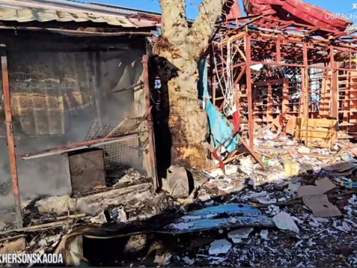 Війська рф ударили по ринку в центрі Херсона