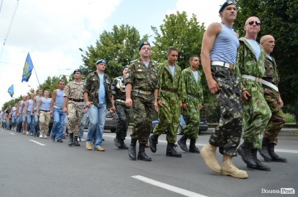 Луцьком пройшов «десант-парад». ФОТО