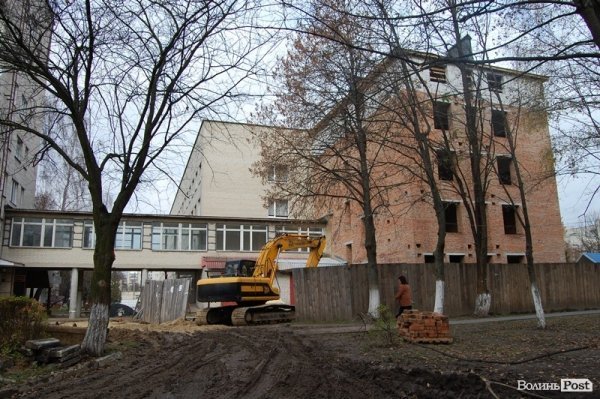 Як Луцьку міську лікарню рятують від підтоплень. ФОТО