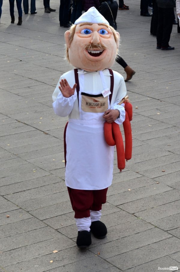  У Луцьку Романюк варив борщ на фестивалі їжі. ФОТО