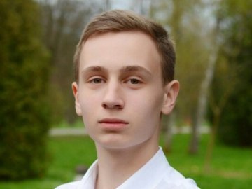 Постраждалому в аварії на Дубнівській хлопцю стало гірше