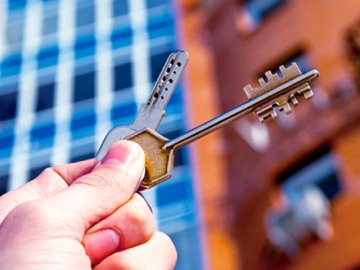 На Новий рік трьом сиротам з Маневицького району подарували квартири