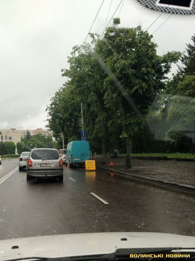 У Луцьку –  аварія за участі трьох авто. ФОТО