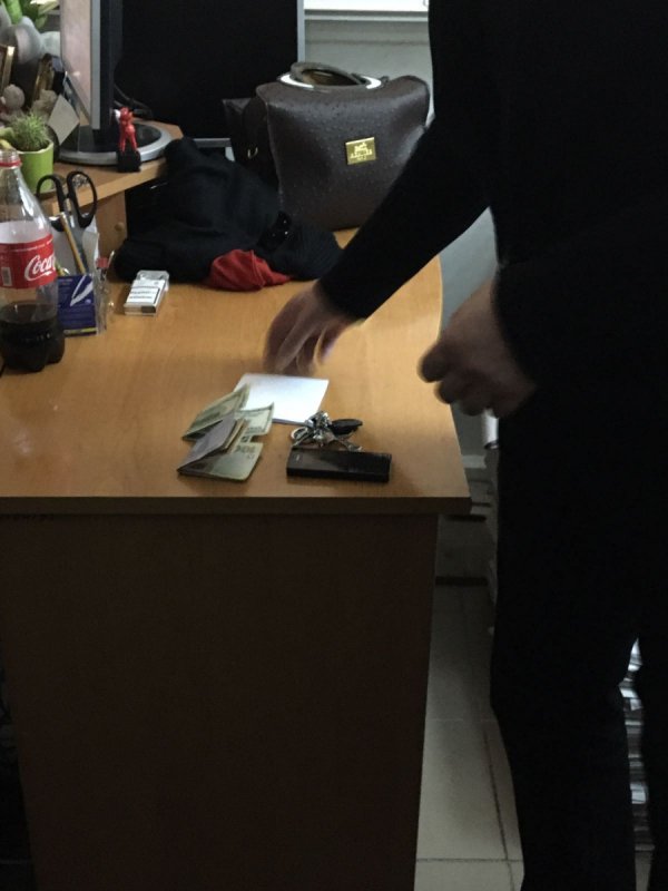 На хабарі у 500 доларів у Луцьку «погорів» податківець