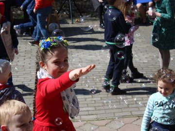 Для волинської малечі влаштували великодні гуляння