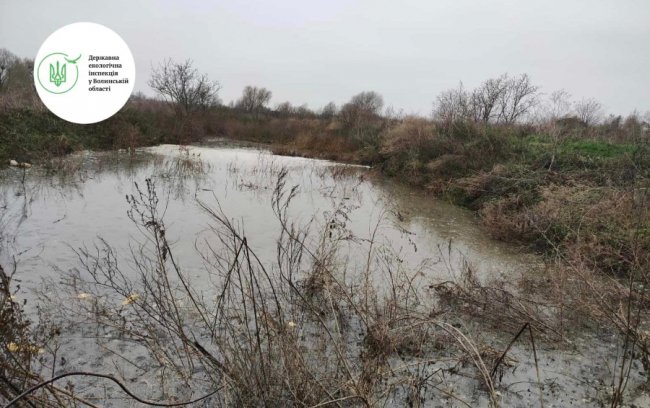 У селі біля Луцька стався витік із полів фільтрації. ФОТО
