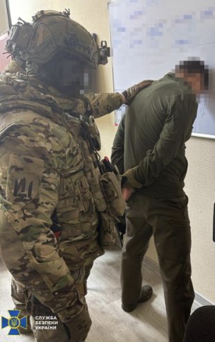 Командувача логістики Повітряних сил та главу СБУ Житомирщини затримали за підозрою в корупції