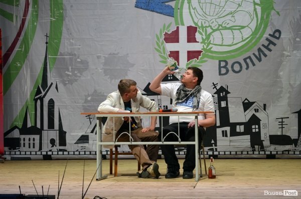 На КВНі в Луцьку перемогла команда, яка роздягалась на сцені і багато кричала. ФОТО