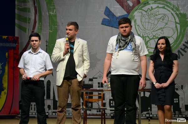 На КВНі в Луцьку перемогла команда, яка роздягалась на сцені і багато кричала. ФОТО