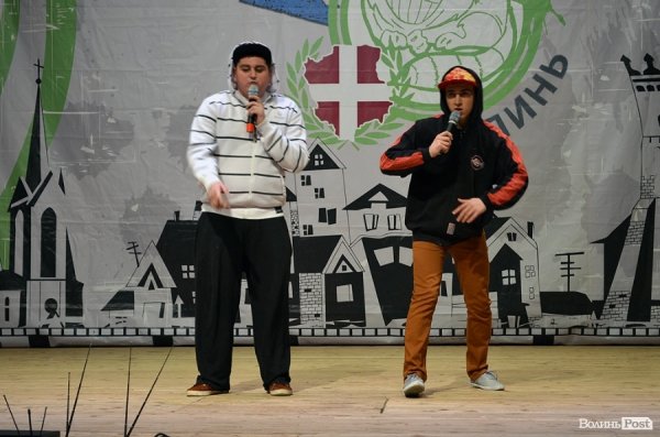 На КВНі в Луцьку перемогла команда, яка роздягалась на сцені і багато кричала. ФОТО