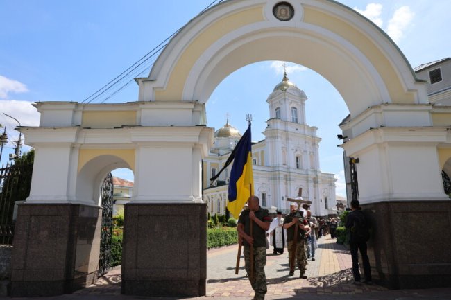 Навіки в строю: у Луцьку попрощалися з Героями Романом Меюсом та Олександром Радивоніком