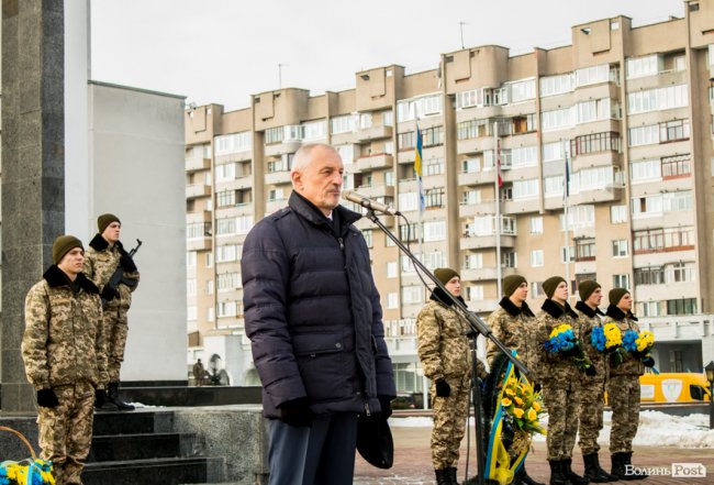 Спільна молитва і «живий ланцюг»: як у Луцьку відзначають століття єдності. ФОТО