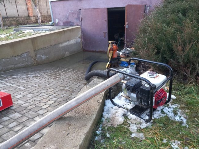 Сьогодні рятувальники вже двічі виїжджали відкачувати воду з обійсть волинян