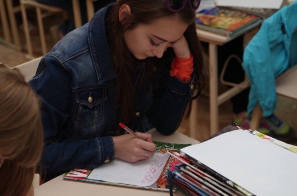 На Волині діти пишуть листи українським солдатам