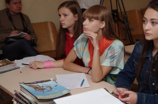 На Волині діти пишуть листи українським солдатам