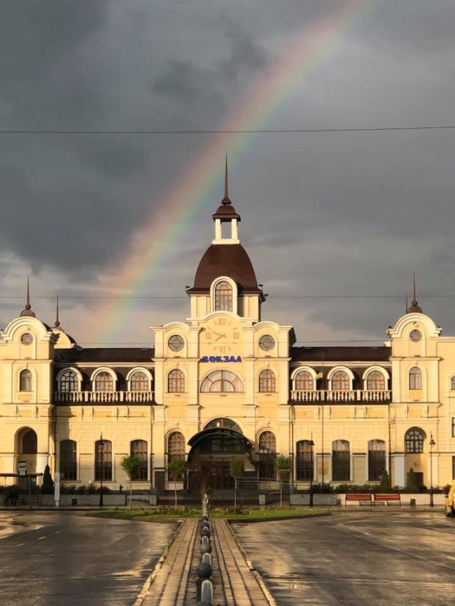 Повна подвійна веселка у небі над Луцьком: реакція соцмереж. ФОТО
