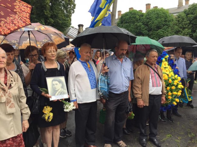 У Луцьку вшанували розстріляних в'язнів тюрми. ФОТО
