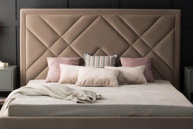 Дизайн маленької спальні з ліжком king-size: 5 порад від профі